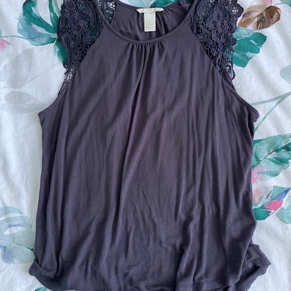 Tops - Elegant Lace Sleeve Women's Top - Gray